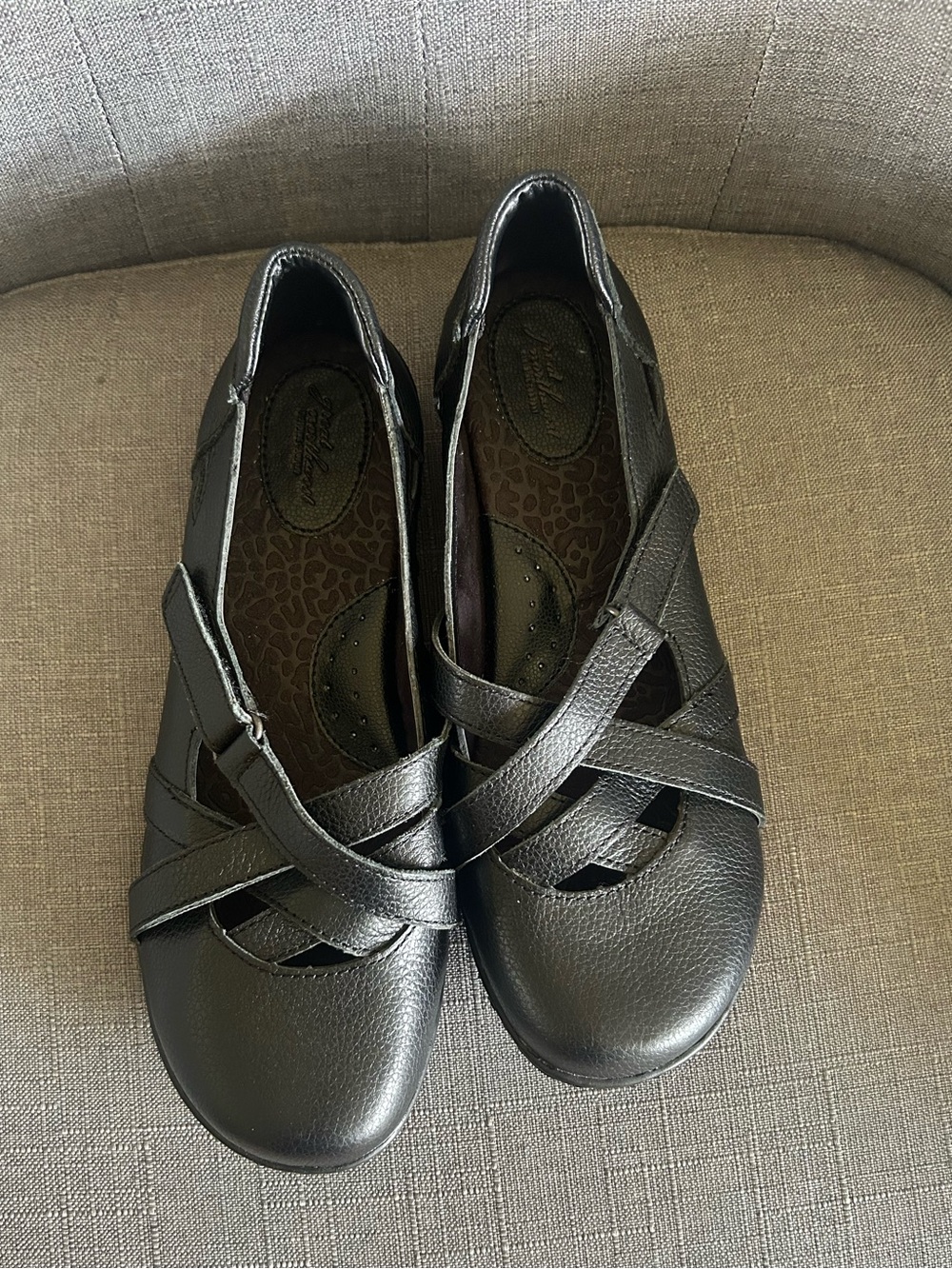 Comfortable Black leather Mary Jane Women's Cross-Strap Flats size 8 1/2